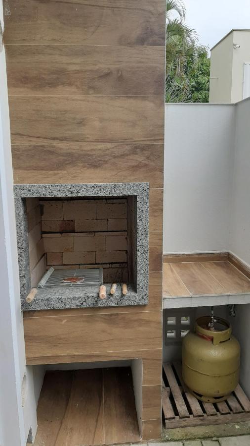 Excelente Sobrado Confortavel No Centro De Tijucas Proximo As Praias المظهر الخارجي الصورة